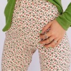 Floral Mid Rise Vintage Capris